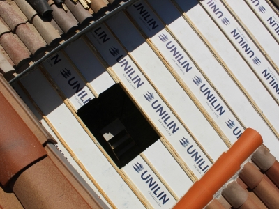 Après découpe du panneau de toiture isolant trilattePLUS, Chagnol Vincent VELUX Installateur Conseil à Aubenas sud Ardèche.JPG