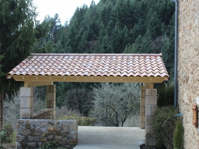 Après la construction d'un ouvrage en bois de structure avec aboutages fabriqué sur mesure, pergola à Saint Michel de Boulogne.JPG