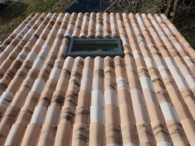 Après la pose d'une fenêtre de toit VELUX CONFORT UK04 et tuiles EDILIANS Omega 10 Ste Foy Mistral.JPG