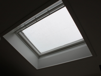 Après la pose de l'habillage intérieur en PVC blanc pour une finition parfaite entre la fenêtre et la paroi intérieure.JPG