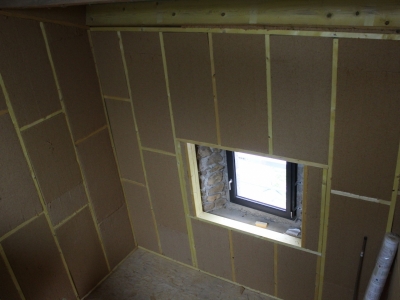 Après remplissage des caissons en laine isolante semi rigide et capillaire pour une rediffusion de l'éventuelle condensation et donc pour un meilleur séchage.JPG
