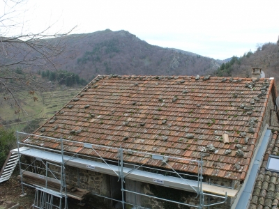 Avant remplacement de charpente et couverture, toiture à Genestelle.JPG