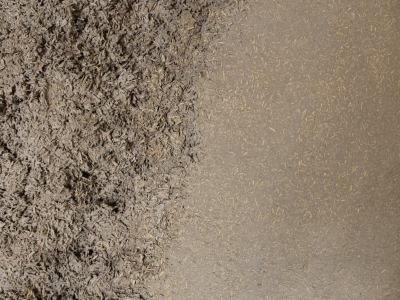 Béton de chanvre en doublage isolant mince en projeté truelle avant et après lissage