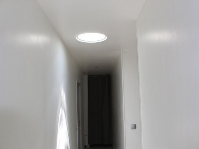 Conduit de lumière VELUX Sun Tunnel avant la pose du diffuseur côté intérieur.JPG