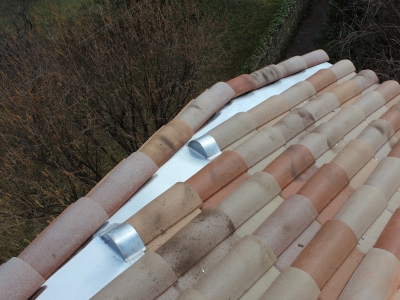 Couloir zinc réalisé sur mesure, zinguerie toiture Aubenas.JPG