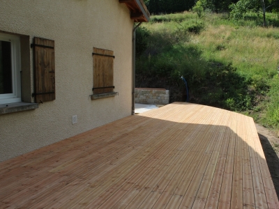 Découpe personnalisée du platelage bois à la demande du client.JPG