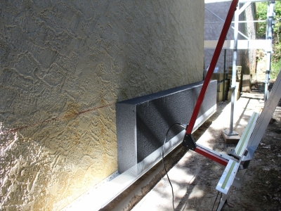 Découpe thermique soignée des panneaux isolants en polystyrène expansé PSE gris épaisseur 160mm certifié acermi cellomur ultra PLACOPLATRE.JPG