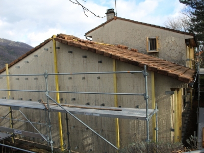 Dépassée de toiture d'environ 30cm en cours de réalisation.JPG
