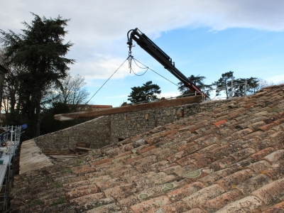 Dépose en cours des pièces de charpente anciennes.JPG