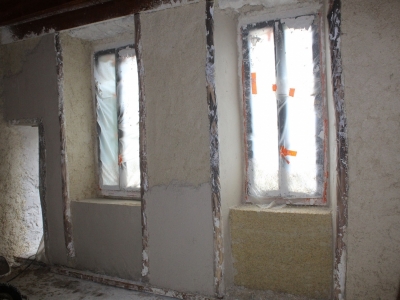 Deuxième passage avec une deuxième couche de finition chaux chanvre à la texture soignée à base de chaux aérienne Tradical PF80M incluant des charges minérales.JPG