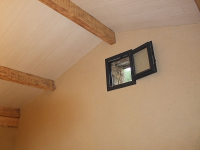En cours de séchage, comble aménageable confortable, doux et silencieux pour un intérieur très cocoone, Génestelle Bassin d'Aubenas.JPG