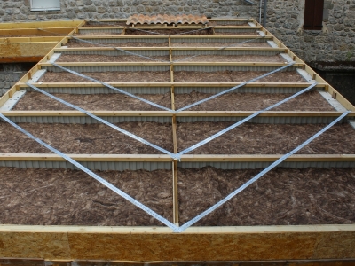 Entretoises simple cours et feuillards, Chagnol Vincent Charpentier, rénovation de charpente et toiture à Aubenas.JPG
