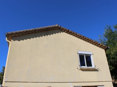 Façade avant les travaux d'isolation thermique réalisés par l'extérieur, avec menuiserie au nu extérieur, Darbres.JPG
