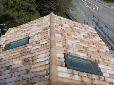 Fenêtres de toit VELUX CONFORT MK08 sur couverture en tuiles EDILIANS Omega 10 Ste Foy Mistral.JPG
