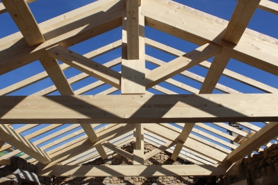Fermes traditionnelles en bois épicéa lamellé collé, réhabilitation maison individuelle, bâti ancien, travaux de charpente et couverture