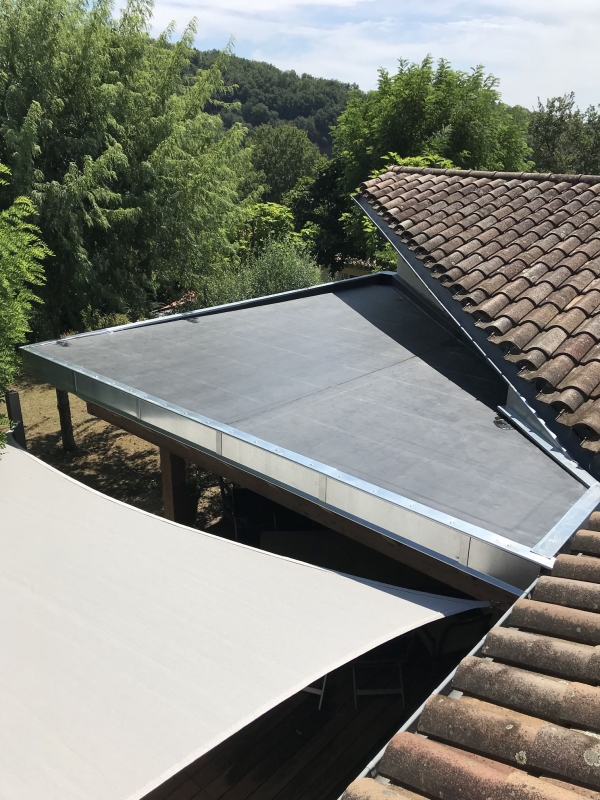 Fin et réception des travaux d'étanchéité, Chagnol Vincent Charpentier Couvreur Zingueur pour la rénovation de toiture en sud Ardèche