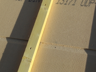 Fixation immédiate du contrelattis avec bande de pontage pour les pointes.JPG