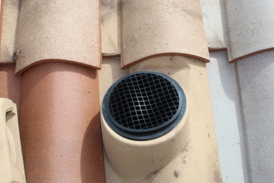 Grille anti intrusion contre volatile, rongeur, feuille.JPG