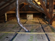 Photo Isolation des combles perdus avec une laine minérale de verre de KNAUF INSULATION avec Ecose Technology, en rénovation à l’occasion du remplacement de la couverture en tuiles d’une maison individuelle