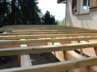 Lambourdage en Pin traité classe d'emploi 4 pour la sous structure.JPG