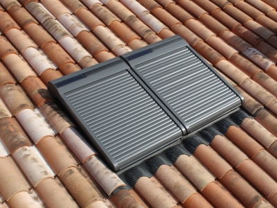 Les solutions juxtaposées sont compatibles avec les protections solaires extérieures, type volet roulant solaire, Chagnol Vincent Couvreur et Installateur VELUX Conseil.JPG