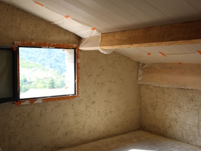 Mélange de chènevotte et de chaux aérienne Tradical Bâtir, enduit de correction thermique finition classique.JPG