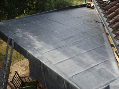 Membrane EPDM Versico (VM Building Solutions) pre tape en attente.JPG