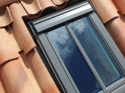 Photo Installation d’une fenêtre patrimoine VELUX® Tout Confort à l’occasion de travaux d’aménagement et d’isolation des combles à Saint Maurice d’Ibie, village de l’Ardèche méridionale