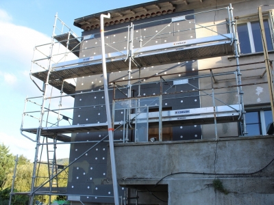 Montage des chevilles à coeur avec rondelles isolantes, Chagnol Vincent Qualibat RGE pour l'isolation des murs sur le bassin d'Aubenas.JPG