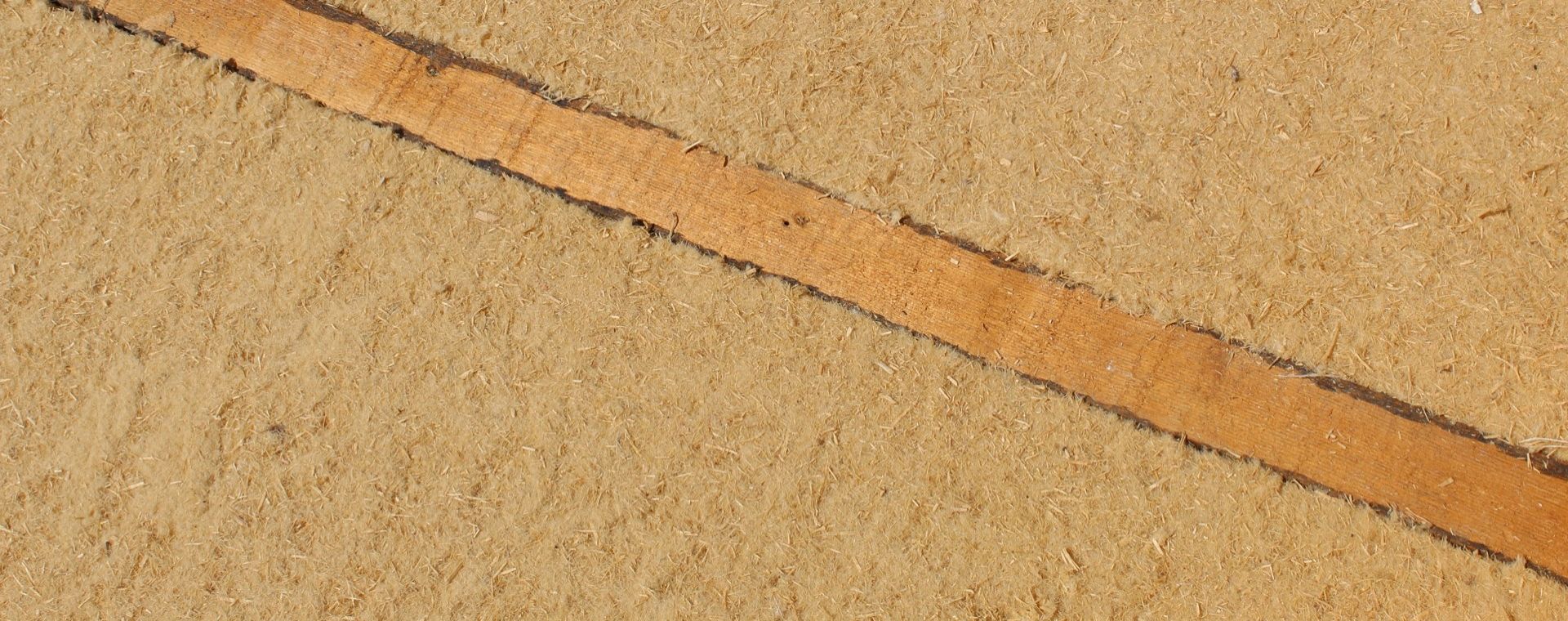 Panneau isolant fibreux en laine de bois compressible et flexible pour toiture entre chevrons à haute performance isolante tant en hiver qu'en été, Aubenas Ardèche