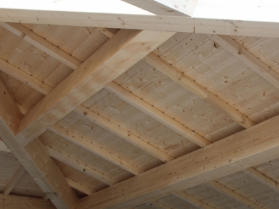 Parement décoratif continu en lames de bois épicéa rainuré 21mm.JPG