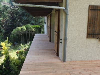 Platelage bois facilitant l'accès à l'ensemble des baies.JPG