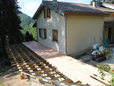 Pose des lames de terrasse en bois Douglas purgé d'aubier.JPG