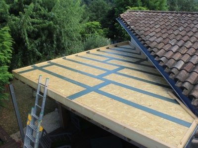 Préparation du support bois, pente minimale et pontage des joints.JPG