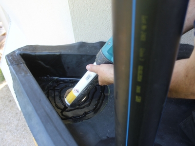 Primer et mastic EPDM pour fixation de l'avaloir.JPG