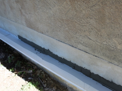 Profilé de départ avec profilé PVC entoilé formant goutte d'eau.JPG