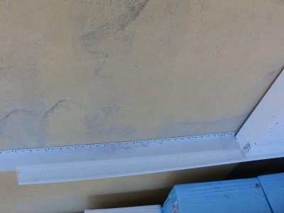 Profilé de départ avec profilé PVC entoilé formant goutte d'eau.JPG