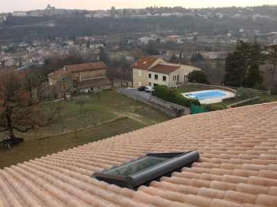 Protection solaire extérieure mobile et confort d'été, volet roulant à énergie solaire, bassin d'Aubenas, Chagnol Vincent Installateur Conseil VELUX.JPG