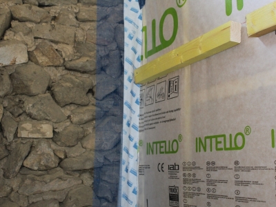 Raccord enduisable entre la membrane d'étanchéité et un mur intérieur en maçonnerie de pierres.JPG