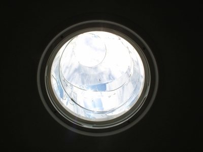 Revêtement ultra réfléchissant à l'intérieur du tube aluminium pour un rendu de lumière optimal.JPG