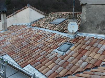 Travaux de couverture en tuiles et ouvrages de zinguerie induits, Chagnol Vincent Couvreur zingueur pour le remplacement de toitures sur le bassin d'Aubenas et sud Ardèche.JPG